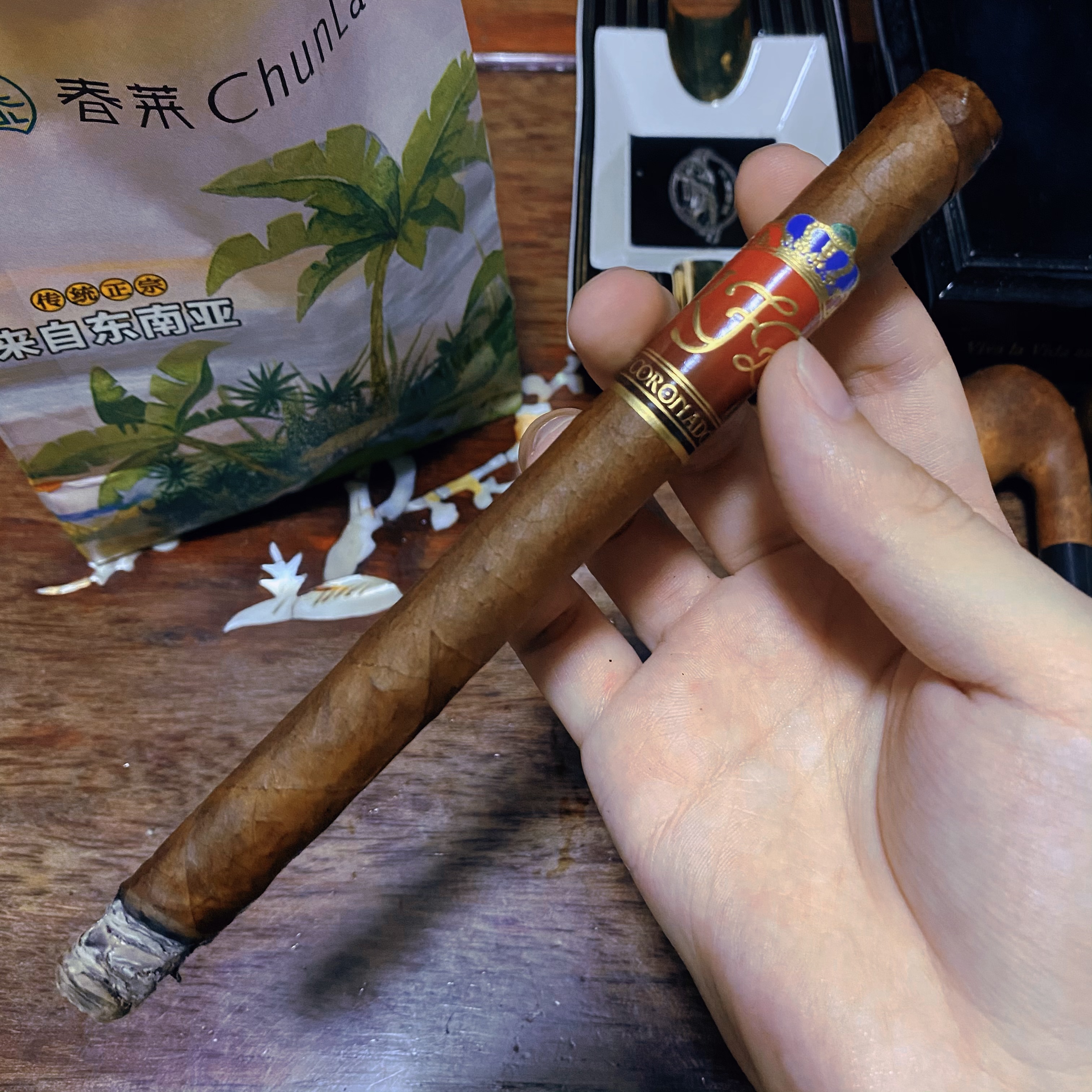 多米尼加之花“科罗娜多”雪茄品吸
